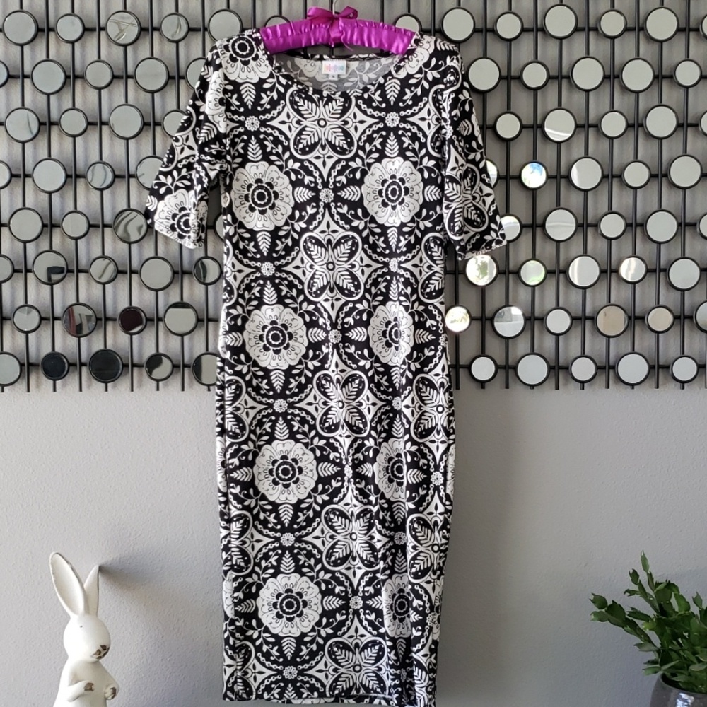 LuLaRoe Bodycon Black and White  Julia Dress  EUC